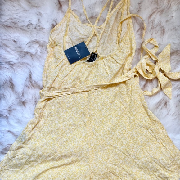 NWT Forever 21 Yellow Women's Summer Romper Size Small - Picture 5 of 6